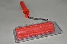 ВЕ-8101-13 ARCH Валик  красный резиновый с ручкой Кожа крокодила  диаметр 48мм